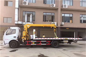 敦煌附近汽车轮胎更换